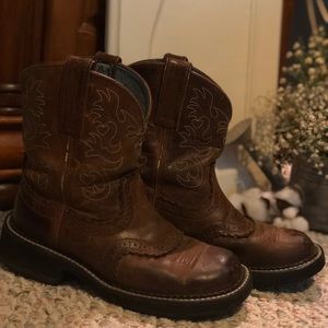 Cowgirl boots! Ariat Fatbaby.